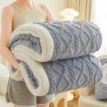 Blanket Thickening Office Nap Sofa Cover Bed Comforter - Image 4